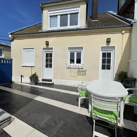 Holiday home Maison 3 Chambres, Avec Terrasse Au Calme Et A 8mn A Pied ! *