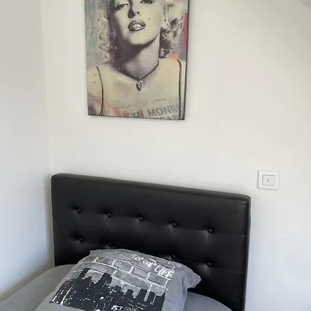 Maison 3 Chambres, Avec Terrasse Au Calme Et A 8mn A Pied ! Holiday home