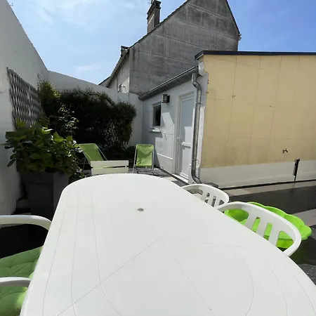 Maison 3 Chambres, Avec Terrasse Au Calme Et A 8mn A Pied ! *