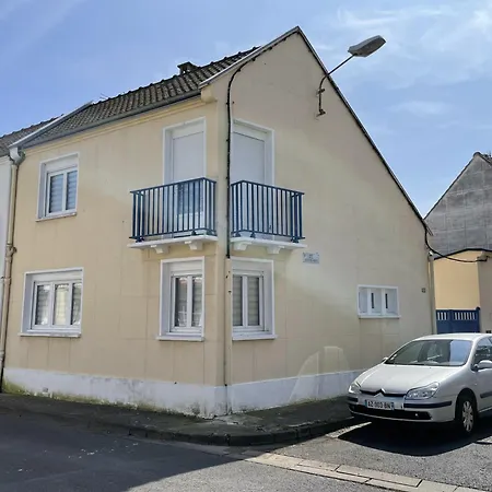 Maison 3 Chambres, Avec Terrasse Au Calme Et A 8mn A Pied ! Holiday home