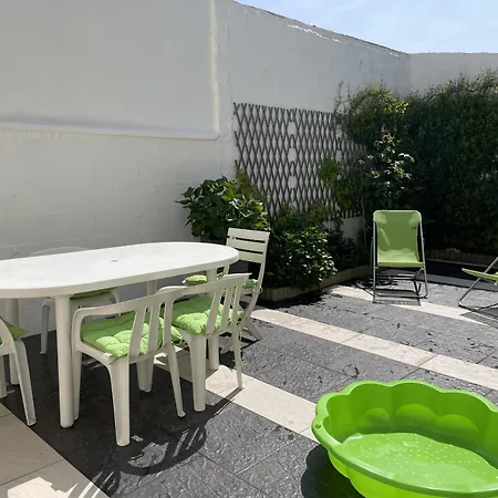 Maison 3 Chambres, Avec Terrasse Au Calme Et A 8mn A Pied ! Holiday home