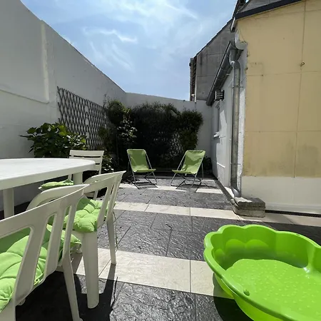 Maison 3 Chambres, Avec Terrasse Au Calme Et A 8mn A Pied ! Holiday home *