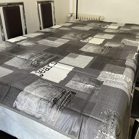 Maison 3 Chambres, Avec Terrasse Au Calme Et A 8mn A Pied ! Holiday home