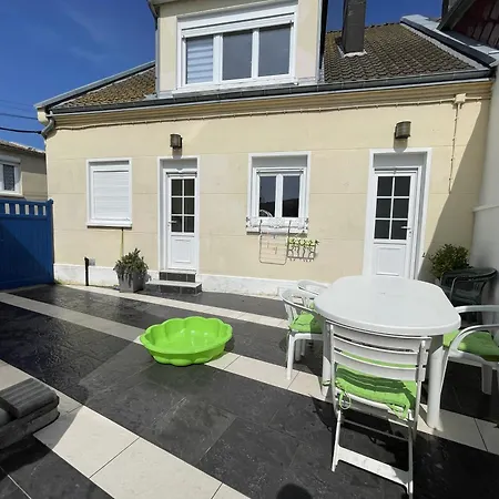 Maison 3 Chambres, Avec Terrasse Au Calme Et A 8mn A Pied ! *
