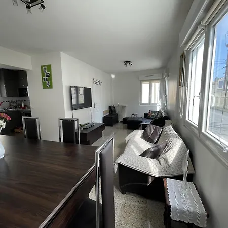 بيت للعطل Maison 3 Chambres, Avec Terrasse Au Calme Et A 8mn A Pied ! *