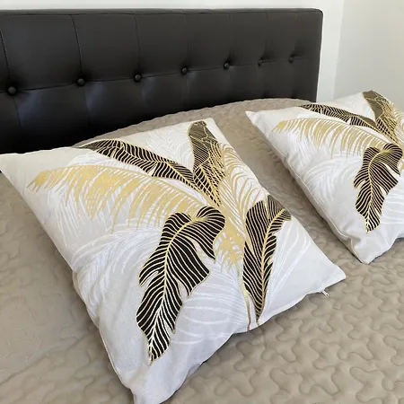 Maison 3 Chambres, Avec Terrasse Au Calme Et A 8mn A Pied ! *