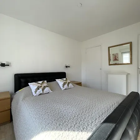 Maison 3 Chambres, Avec Terrasse Au Calme Et A 8mn A Pied ! مير-لي-بان