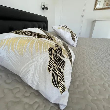 Maison 3 Chambres, Avec Terrasse Au Calme Et A 8mn A Pied !