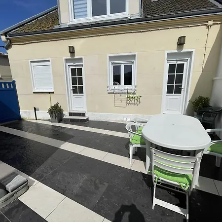 Maison 3 Chambres, Avec Terrasse Au Calme Et A 8mn A Pied ! مير-لي-بان