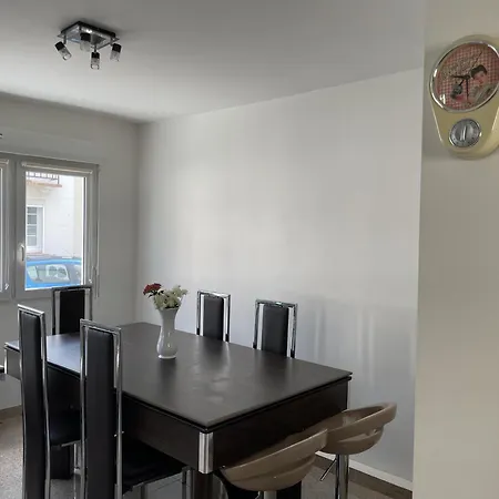 Maison 3 Chambres, Avec Terrasse Au Calme Et A 8mn A Pied ! بيت للعطل مير-لي-بان