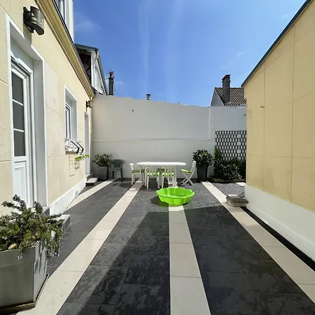 Maison 3 Chambres, Avec Terrasse Au Calme Et A 8mn A Pied ! بيت للعطل